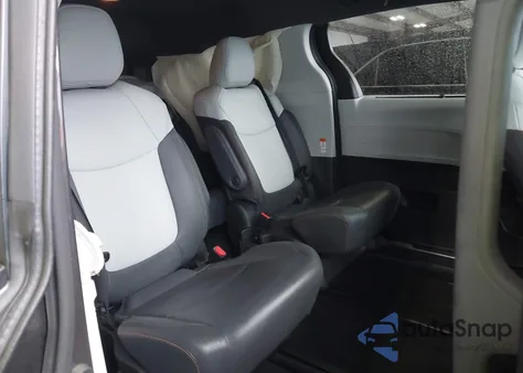 2022 Toyota Sienna Xse z USA, uszkodzony, nr VIN 5TDXRKEC2NS121328